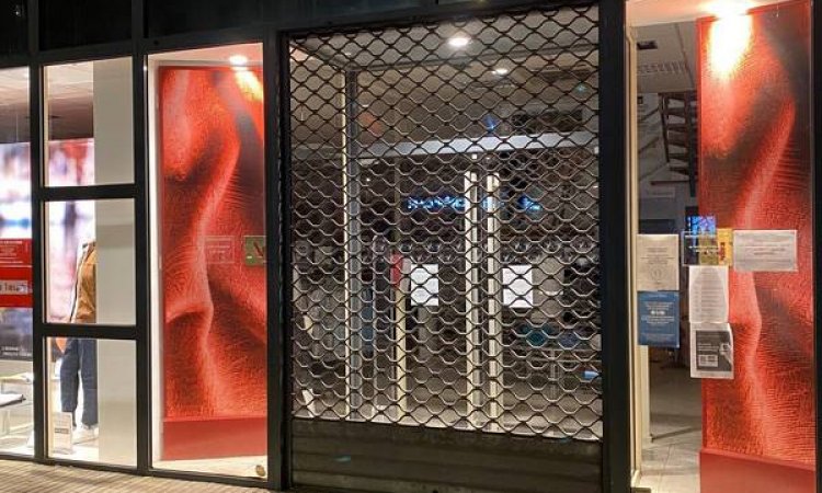 Pose de rideaux métalliques pour un commerce de proximité - Vedène - Christian MAESTRONI ACFAS